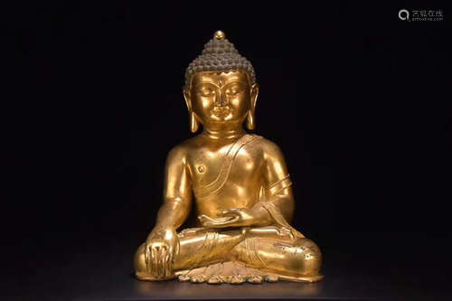 17-19TH CENTURY, A SAKYAMUNI DESIGN GILT BRONZE FIGURE, QING DYNASTY