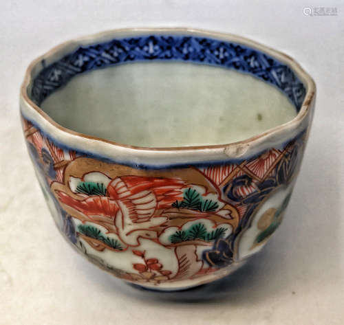A MULTICOLORED PHOENIX PATTERN FLORAL SHAPED MOUTH CUP
