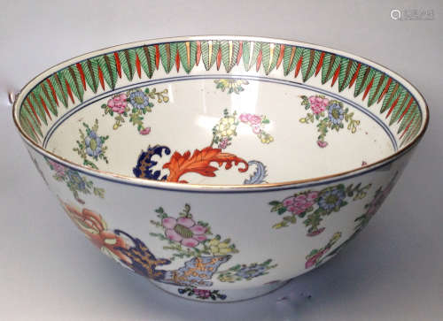 A FLORAL & MUSA LEAF PATTERN BOWL