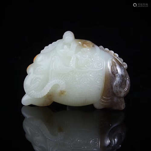 AN ELEPHANT DESIGN OLD HETIAN JADE BUCKLE ORNAMENT