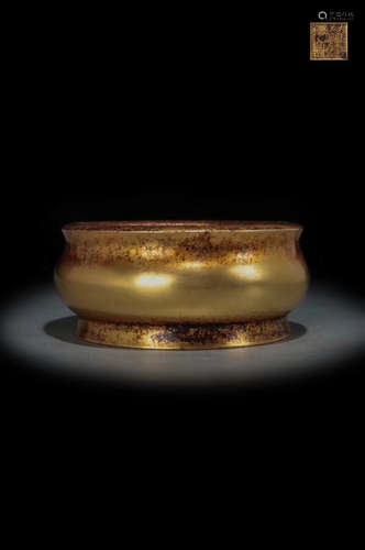 14-16TH CENTURY, A GILT BRONZE POT, MING DYNASTY