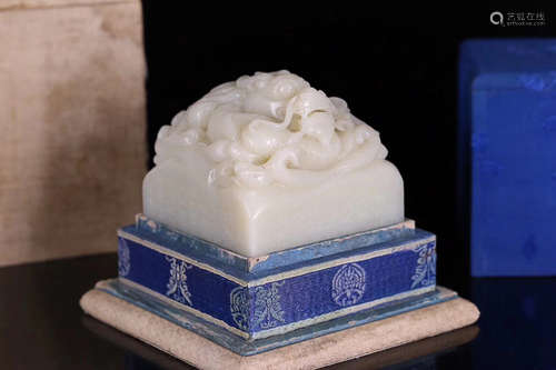 A DRAGON DESIGN HETIAN JADE IMPERIAL JADE SEAL