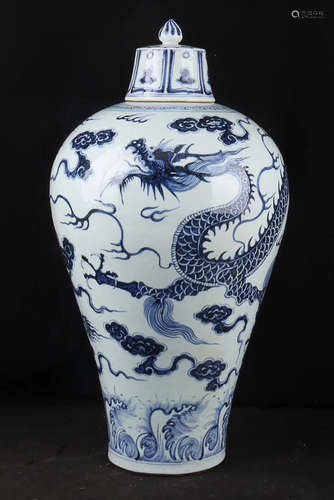 A DRAGON PATTERN BLUE&WHITE PLUM VASE