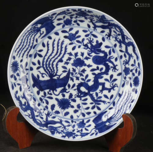 A BLUE & WHITE DRAGON AND PHOENIX PATTERN PLATE