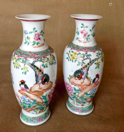 19TH CENTURY, A PAIR OF ENAMEL VASES, LATE QING DYNASTY