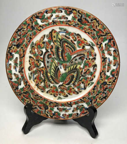 A 19TH CENTURY GUANG CAI PLATE, LATE DYNASTY