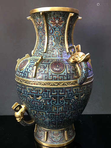 17-19TH CENTURY, A GILT CLOISONNE VASE, QING DYNASTY