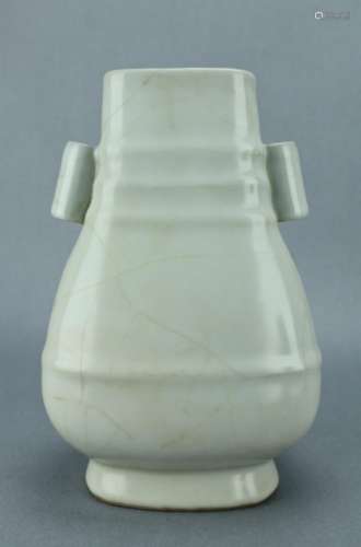Qing White Glaze Crackle Vase QianLong Mark Period