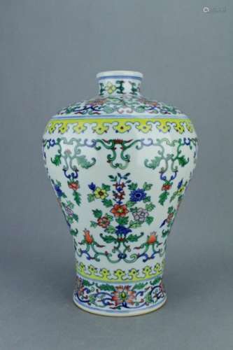 Qing DouCai Porcelain Vase YongZheng Mark
