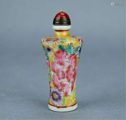 Qing Famille Rose Snuff Bottle Yong Zheng Period