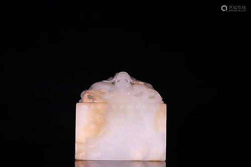 A QING DYNASTY HETIAN JADE SEAL