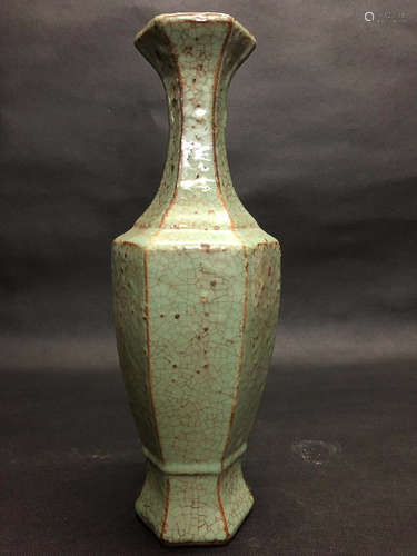 A LONGQUANGUAN KILN VASE