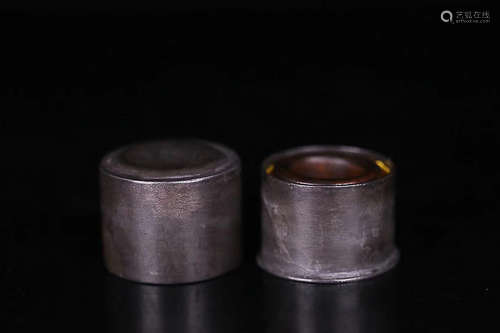 AN OLD EAGLEWOOD THUMB RING