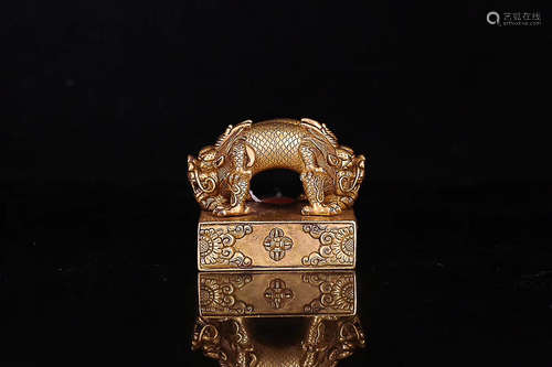 A 16TH CENTURY STYLE TIBETAN BUDDHISM BRONZE GILT SEAL