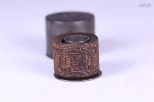 17-19TH CENTURY, AN AGILAWOOD RING WITH BOX, QING DYNASTY