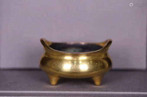 A QING DYNASTY GILT BRONZE TRIPLE FEET CENSER