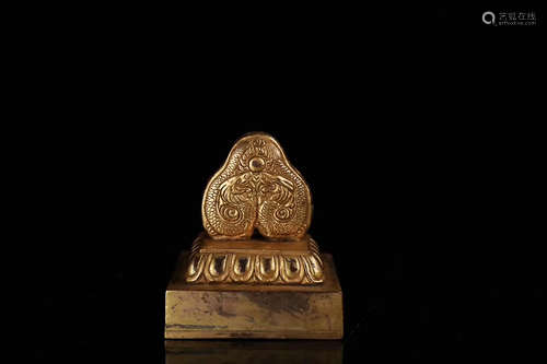 17-19TH CENTURY, A TIBETAN SQUARE GILT BRONZE STAMP, QING DYNASTY