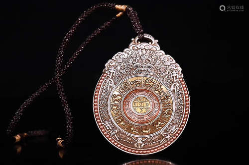 A MING DYNASTY GILT SILVER PALACE GOSSIP PENDANT