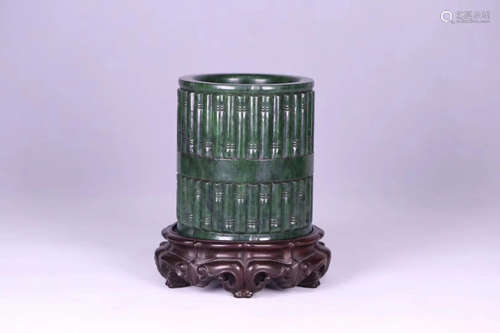 17-19TH CENTURY, A HETIAN GREEN JADE BRUSH POT, QING DYNASTY