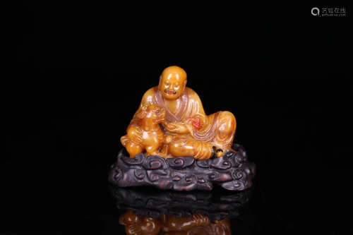 17-19TH CENTURY, A BUDDHA DESIGN FIELD YELLOW STONE FIGURE, QING DYNASTY