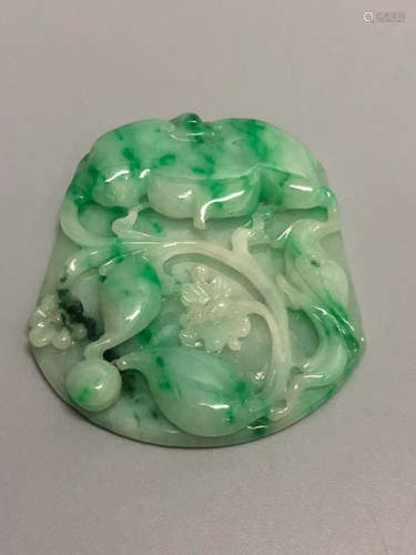 A QIANLONG PERIOD JADEITE PENDANT, QING DYNASTY