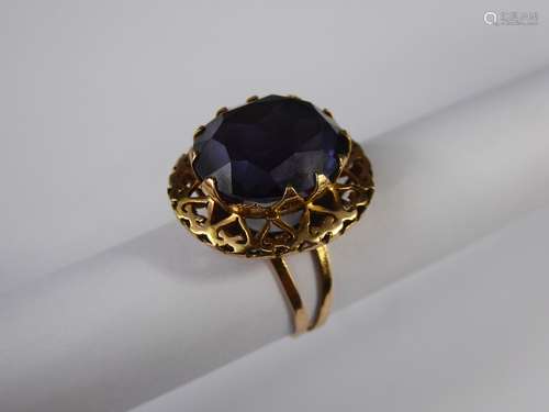 A 14 ct Yellow Gold and Amethyst Dress Ring