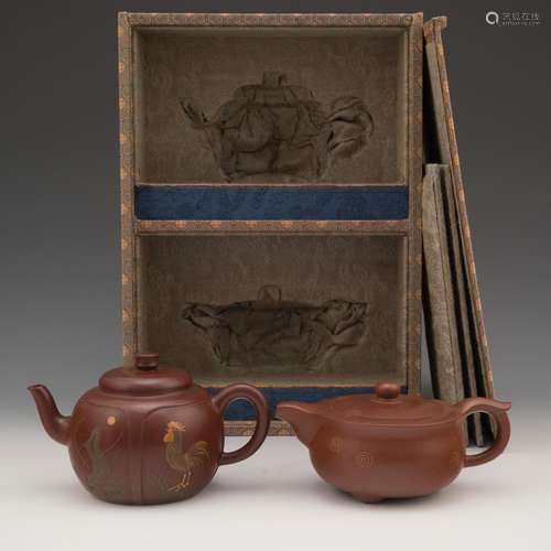 SET OF 2 PCS ZISHA TEAPOTS IN PROTECTIVE WOODEN BOX