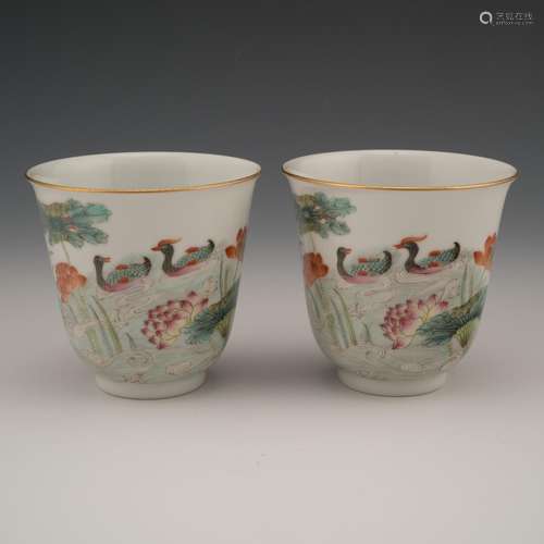 PAIR OF JIAQING FAMILLE ROSE MANDARIN DUCK WINE CUPS