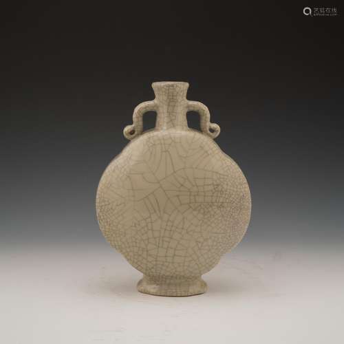 QING CRACKLE GLAZE PORCELAIN MOON VASE