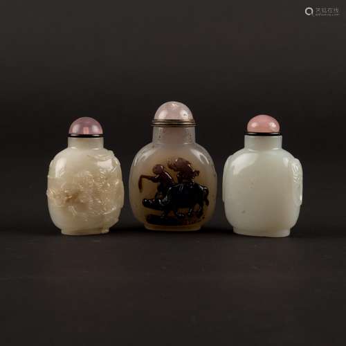 SET OF 3 CHINESE JADE & AGATE SNUFF BOTTLES