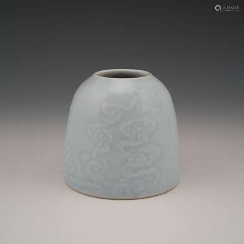 KANGXI DRAGON MEDALION DRAWF HORSESHOE VASE