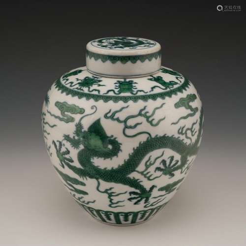 QIANLONG FAMILLE VERTE DRAGON LIDDED JAR