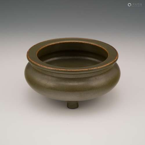 QIANLONG TEA DUST GLAZED TRIPOD CENSERÂ