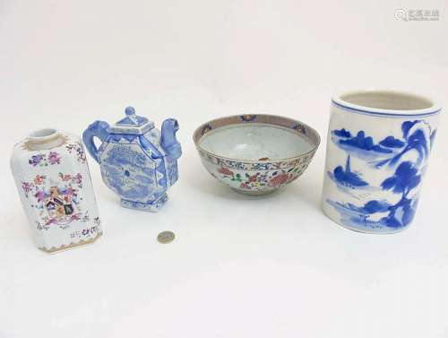 Four assorted Chinese ceramics comprising a blue underglaze brush pot with