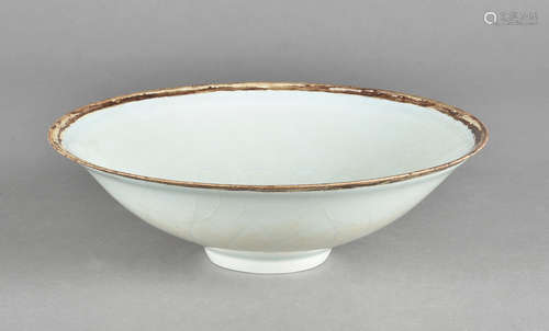 A Japanese celadon ware porcelain bowl, with incised central stylised lotus flower against a crackle