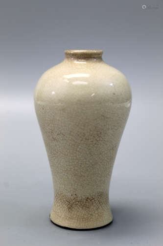 Chinese crakle glaze small porcelain meiping vase,