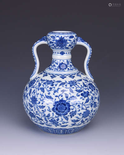 Chinese blue and white porcelain vase, Yongzheng mark.