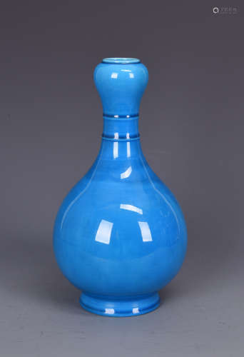 Chinese blue glaze porcelain vase, Qianlong mark.