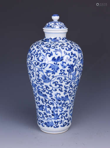 Chinese blue and white porcelain jar with lid, Yongzheng mark.