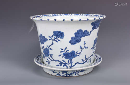 Chinese blue and white porcelain planter, marked.