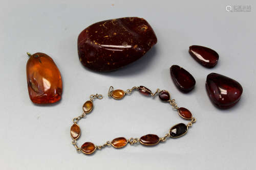 36 grams of Baltic amber pieces.