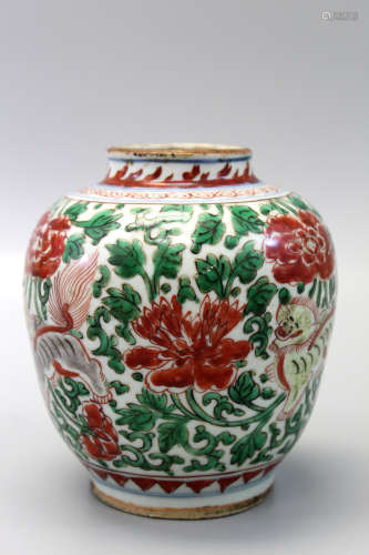 Chinese wucai porcelain jar. Ming period.
