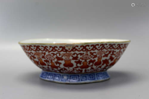 Chinese antique procelain bowl with iron red decorations.