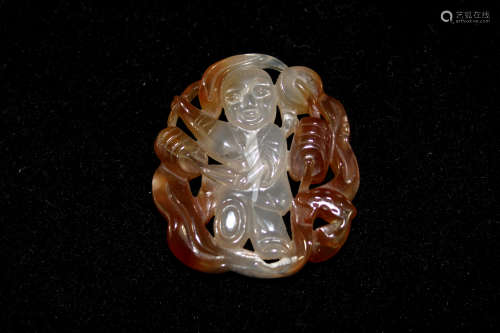 A Chinese carved agate pandant.