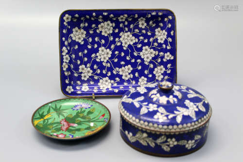 A group of Chinese cloisonne items.