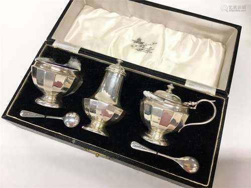 A boxed three piece silver cruet set with BGLs. Bi