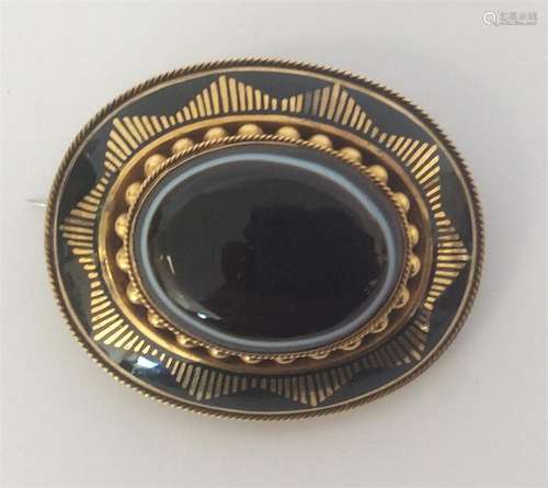 A high carat gold oval agate and enamelled target