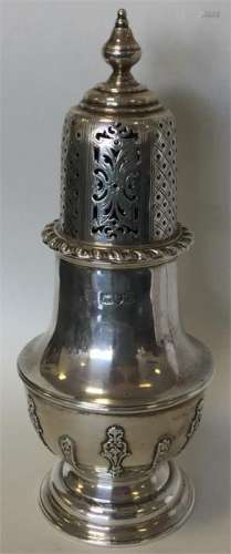 A good quality heavy silver caster with lift-off c