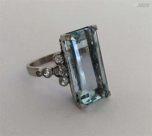 A large platinum-mounted single stone aquamarine r