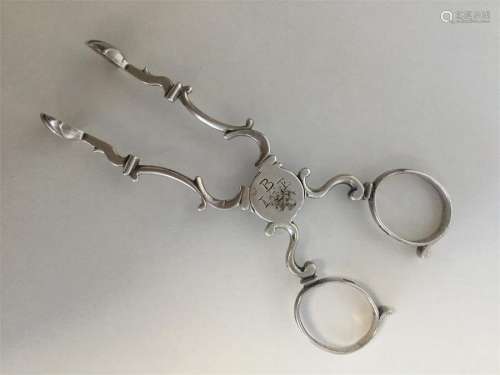 A pair of Georgian silver scissor-action sugar nip